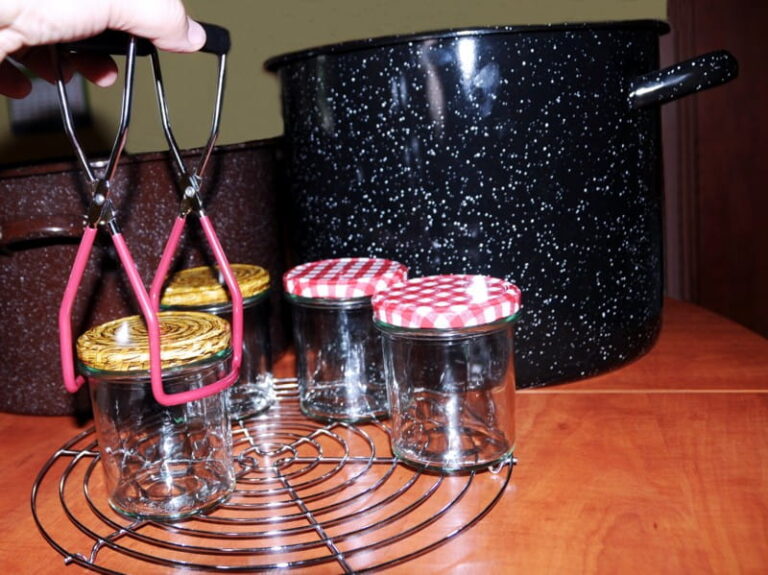 Szczypce do wyjmowania gorących słoików przetworów